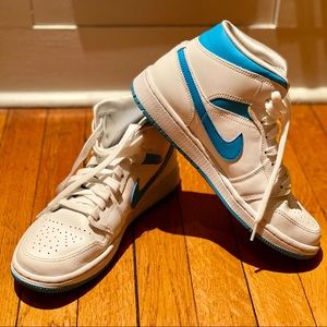 Women’s Air Jordan 1 Mid White Powder Blue
